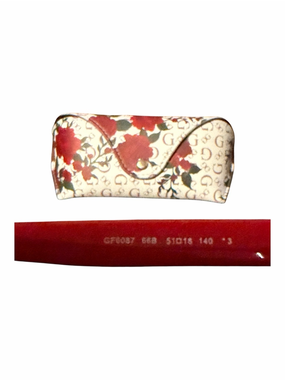 GUESS Red Cat-Eye Sunglasses with Floral Logo Case - Picture 3 of 3